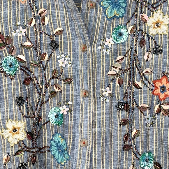 HD in Paris Womens Embroidered Blouse with Peplum Hem Size S  NWOT Condition - Picture 3 of 10